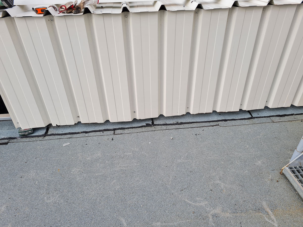 RELEV2 APR7S REMISE EN PLACE DU BARDAGE