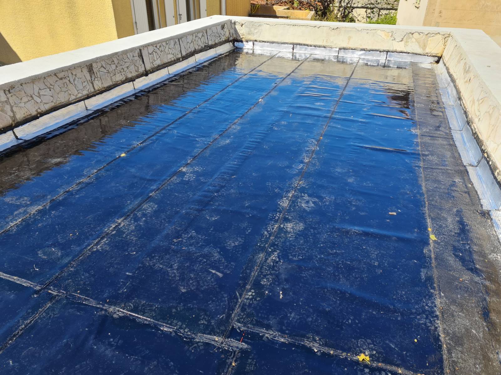 Rénovation et Etanchéité d'une toiture terrasse recevant une chape et un carrelage à Port De Bouc
