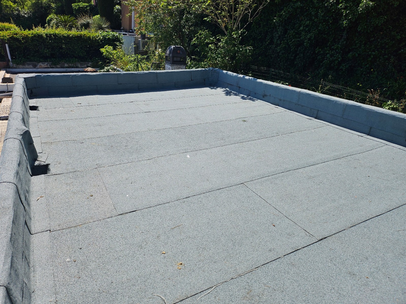 Réfection étanchéité auto protégée sur le club nautique de Martigues suite à des infiltations