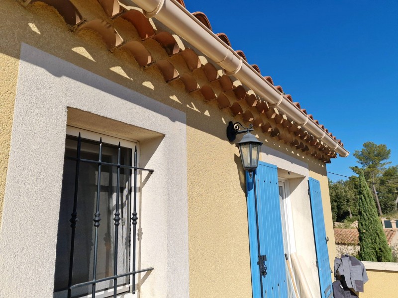 Pose de gouttières sur une villa à Gardanne 